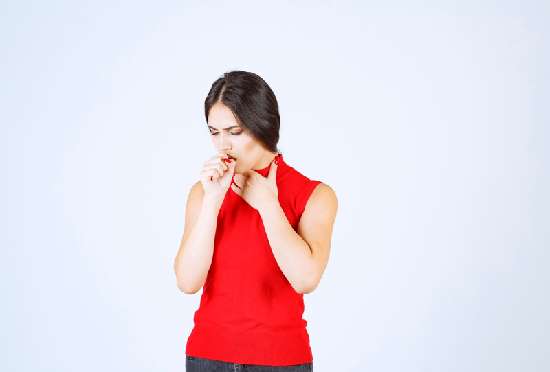 Người bị liệt dây thanh quản có thể bị đau họng, khó nuốt, khó nói và khó thở