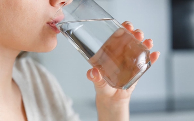 Cảm thấy khát nước thường xuyên là một triệu chứng ở người bệnh bị tiểu đường type 2