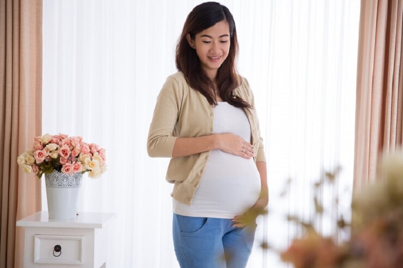 Càng gần ngày sinh, bụng của thai phụ càng tăng về kích thước tụt dần xuống dưới