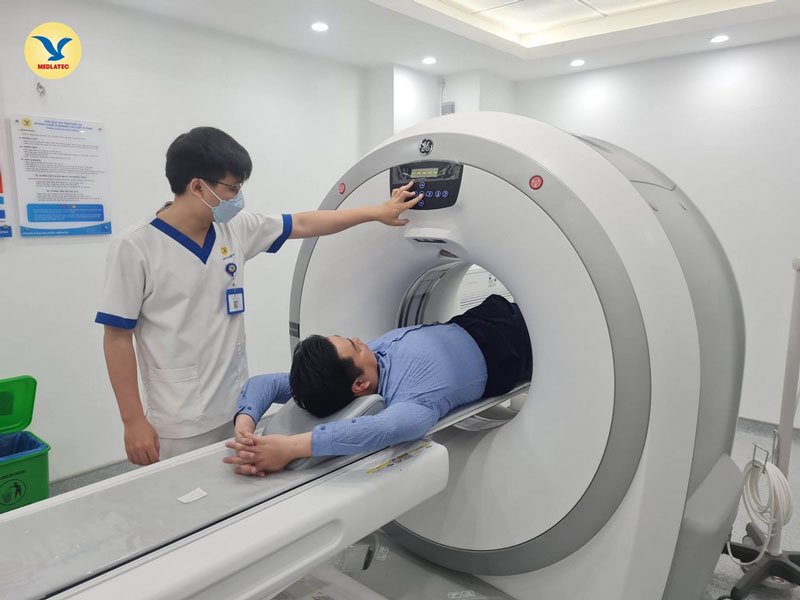 Chụp CT giúp xác định chính xác hơn về tình trạng tại xương khớp, mô mềm 