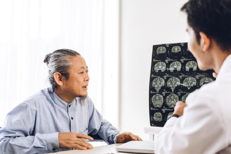 Bệnh nhân được chụp MRI để chẩn đoán bệnh Parkinson 