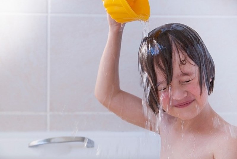 Tại sao cần dùng nước rửa phụ khoa cho bé?
