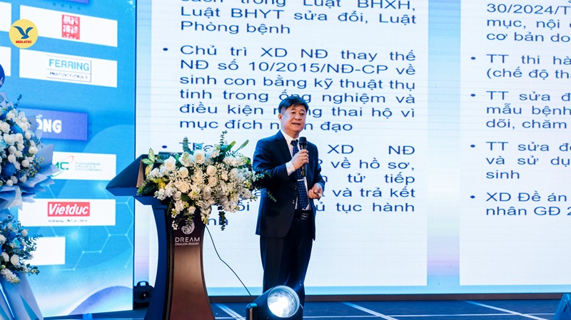 Ông Đinh Anh Tuấn - Vụ trưởng Vụ SKBMTE đã trình bày Báo cáo tổng kết