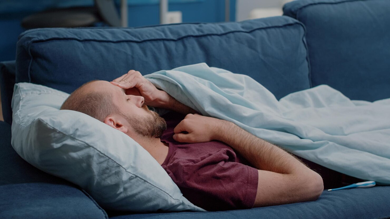 Ngưng thở tắc nghẽn khi ngủ khiến người bệnh tạm thời ngưng thở và tỉnh giấc