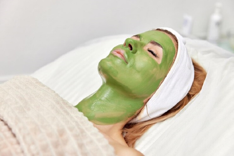Quá trình làm đẹp da giúp nữ giới biết được tảo xoắn có tác dụng gì cho da mặt