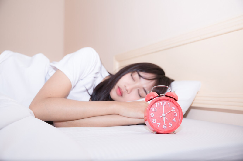 Hormone tăng trưởng được tiết nhiều nhất lúc ngủ nên cần ngủ đúng giờ và đủ giấc