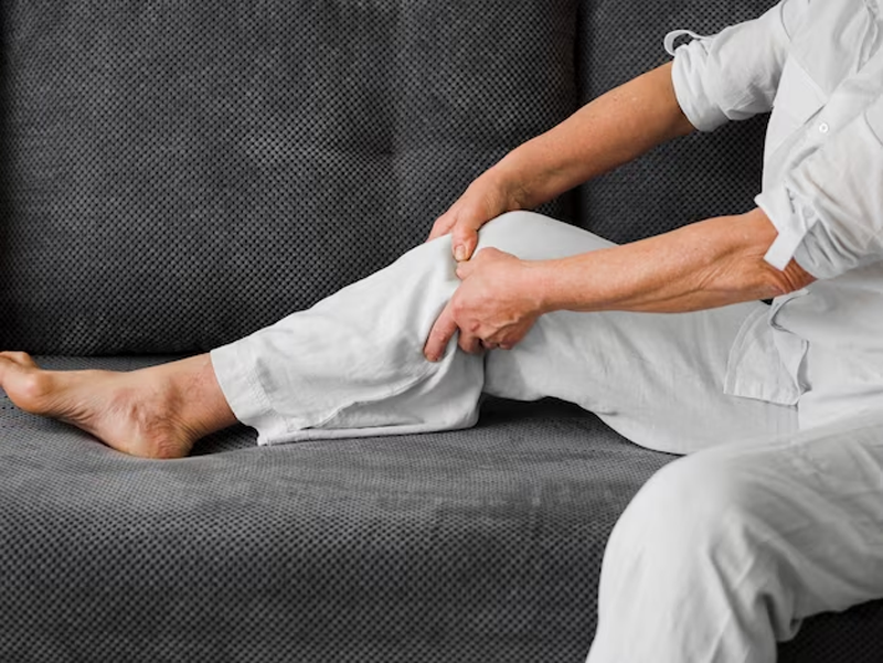 Xương cẳng chân bị đau nhức do lão hóa, bệnh lý hoặc do chấn thương 