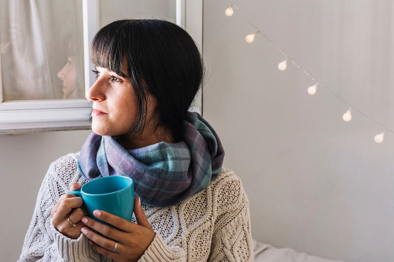 Giữ ấm cơ thể khi trời trở lạnh giúp bạn phòng tránh bệnh về đường hô hấp