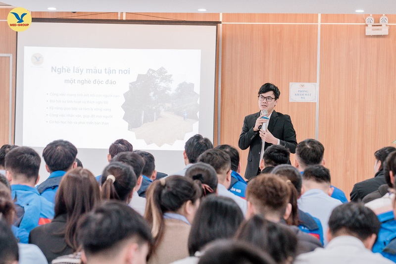 Anh Nguyễn Đình Bắc - Phó Giám đốc Trung tâm Tại nhà chia sẻ