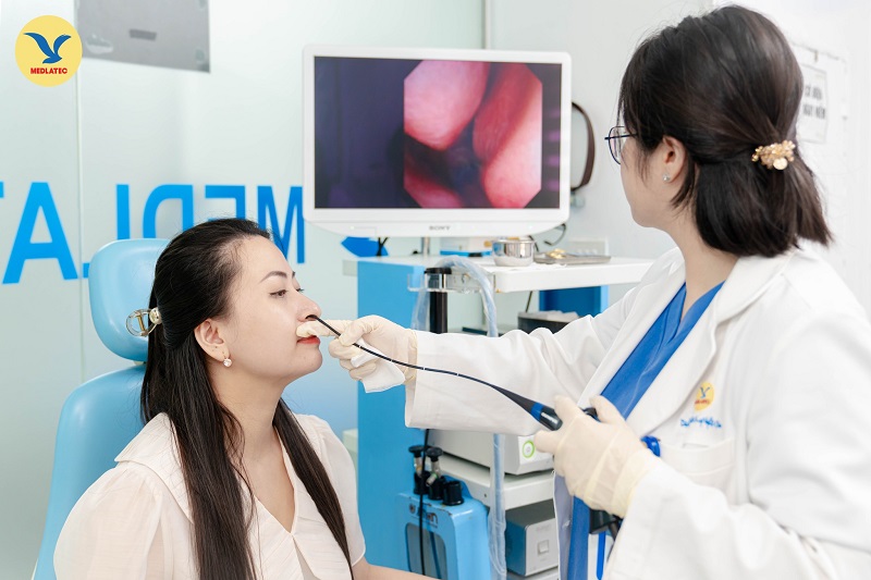 Bệnh nhân thực hiện nội soi chẩn đoán bệnh đường hô hấp trên tại MEDLATEC