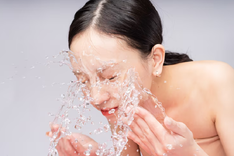 Vệ sinh da mặt sạch sẽ giúp phòng ngừa nguy cơ nhiễm nấm da 