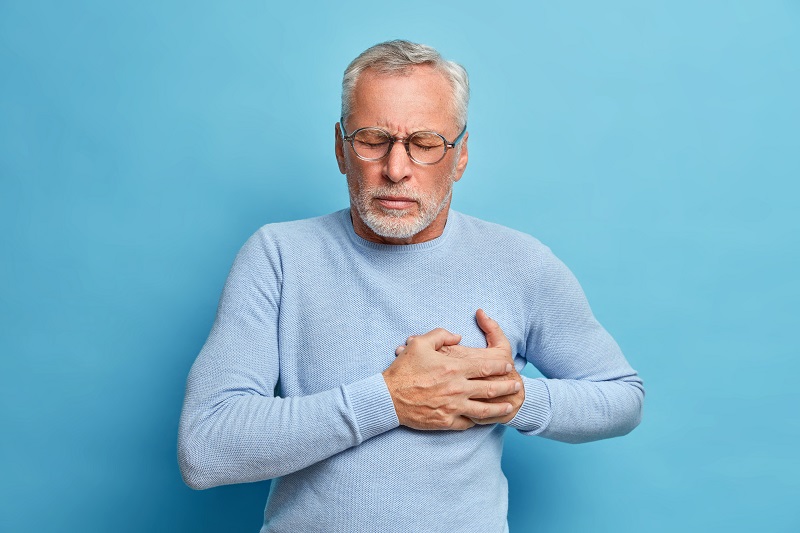 Biểu hiện ban đầu của hội chứng trái tim tan vỡ có thể nhầm lẫn với cơn đau tim
