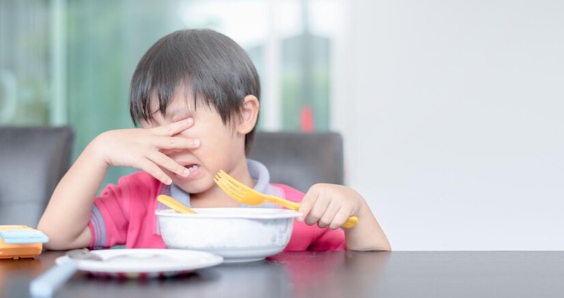 Trẻ bị đau khi nhai hay nuốt thức ăn