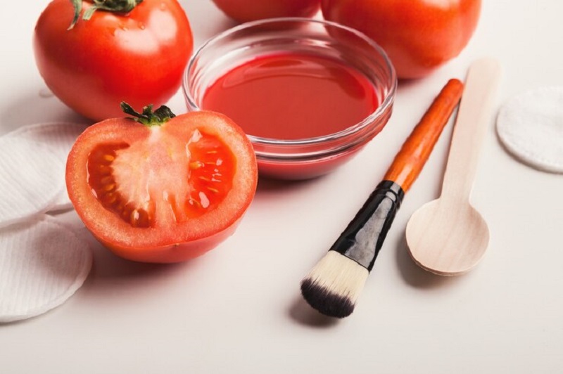 Vitamin C trong cà chua có tác dụng chống lão hóa và làm mờ vết thâm da