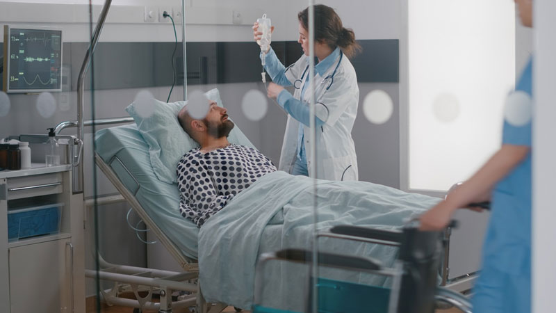Việc tiêm, truyền Cefoperazone cần thực hiện theo giám sát của nhân viên y tế 
