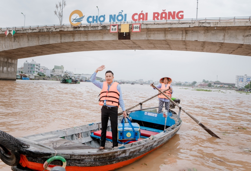 Người dân ở khắp các tỉnh thành, mọi điều kiện địa hình đều có thể dễ dàng sử dụng dịch vụ lấy mẫu xét nghiệm tận nơi  