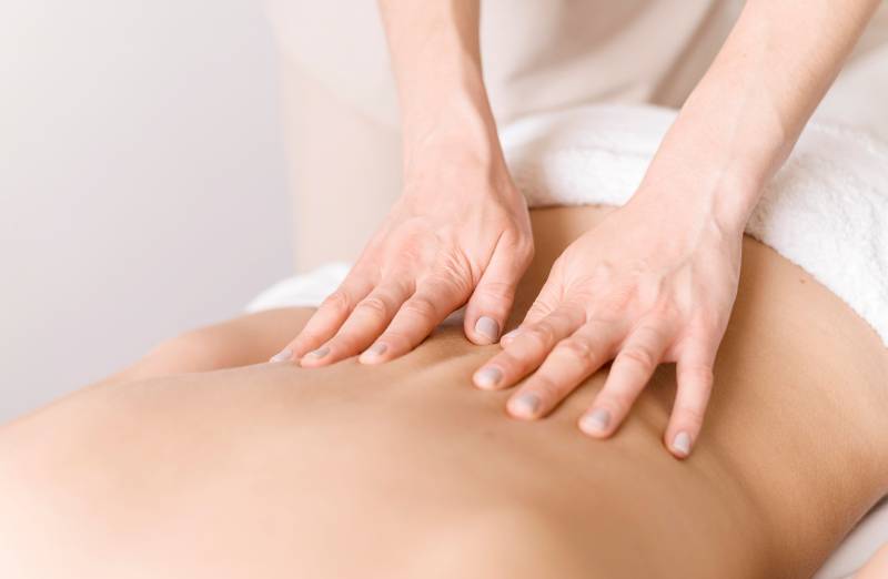 Massage thư giãn giúp giảm đau lưng hiệu quả