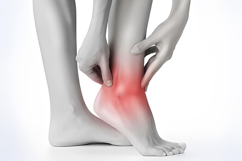 Đây là bệnh lý ảnh hưởng trực tiếp đến hệ vận động – đặc biệt là việc giữ thăng bằng và đi đứng.