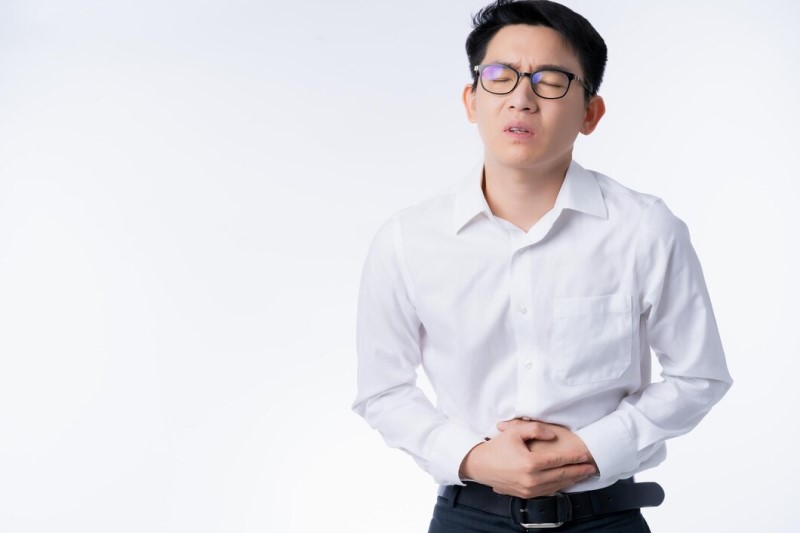 Đau bụng dữ dội vùng hạ vị có thể là triệu chứng của thoát vị bẹn
