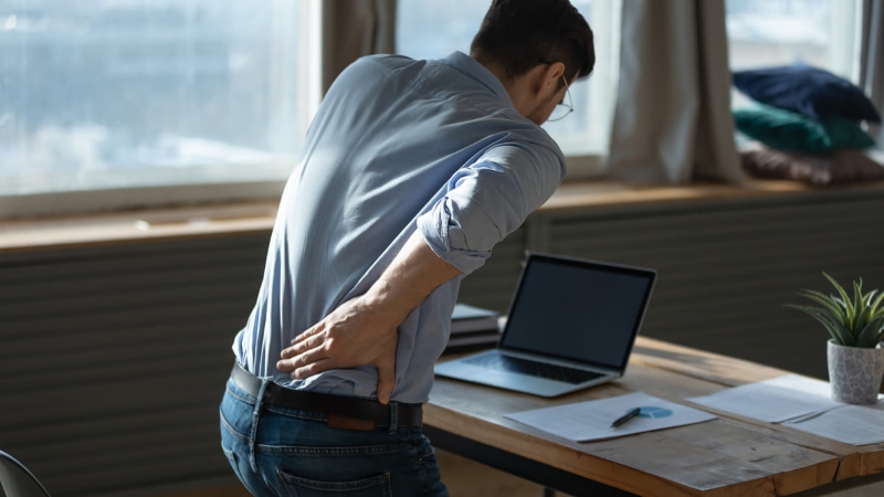 Đau mông khi ngồi lâu, cảnh giác mắc bệnh lý xương khớp hay gặp