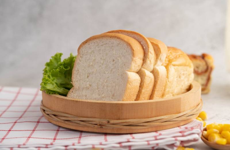 Người bệnh tiểu đường không nên ăn bánh mì trắng vì sẽ làm tăng nhanh lượng đường trong máu