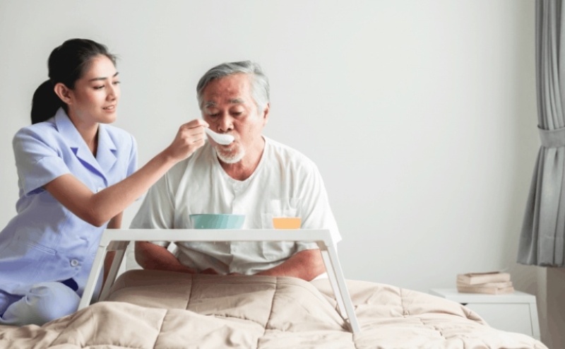 Người bệnh cần theo dõi chặt chẽ sức khỏe trong quá trình sử dụng yến sào 