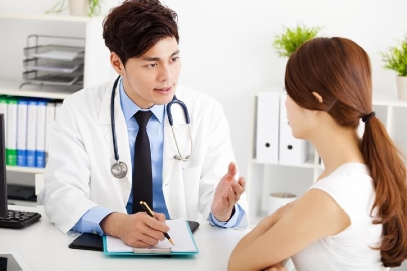 Thông tin cho bác sĩ một cách chi tiết về tình hình sức khỏe trước khi thực hiện xét nghiệm  