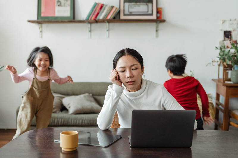 Áp lực từ mạng xã hội là một trong những nguyên nhân điển hình hình thành hội chứng ám ảnh cân nặng 