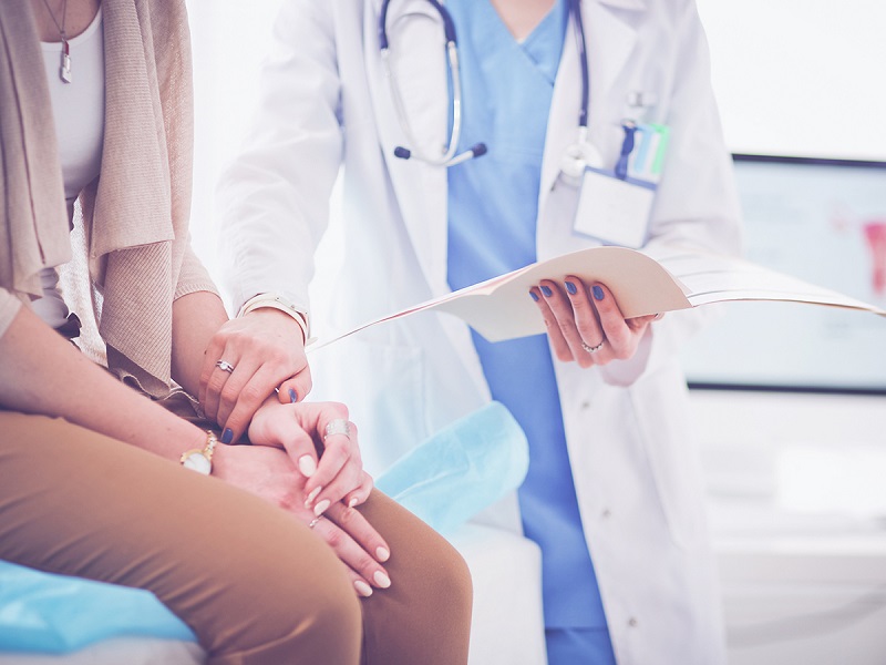Bạn nên đến thăm khám chuyên gia tâm lý hoặc bác sĩ dinh dưỡng để có hướng điều trị phù hợp 