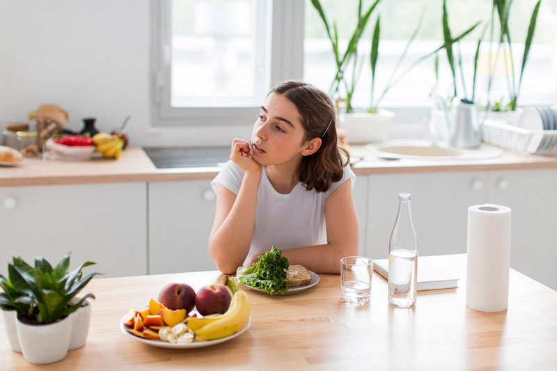 Bạn nên nhịn ăn trước 2 đến 4 tiếng nếu phải nội soi mũi họng
