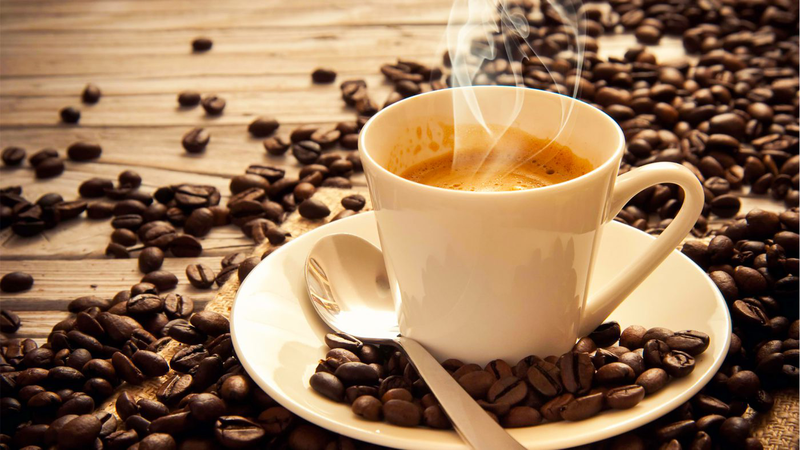 Bệnh nhân sau khi mổ ung thư dạ dày không nên sử dụng đồ uống chứa cồn, caffein… 