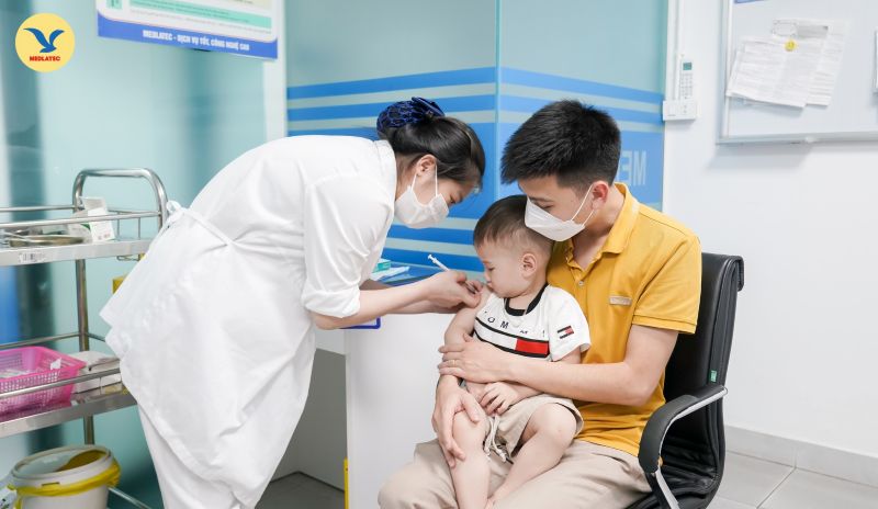 Tiêm phòng vaccine - “hàng rào” miễn dịch giúp bảo vệ sức khỏe bản thân và cộng đồng