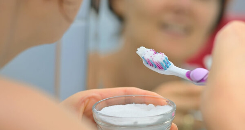 Có thể kết hợp baking soda cùng kem đánh răng để đạt hiệu quả làm trắng răng 