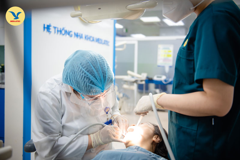 Kiểm tra sức khỏe răng miệng định kỳ để kịp thời phát hiện những bất thường 