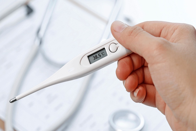 Người bệnh có thể bị sốt trên 38 độ C nếu vết mổ sưng bất thường