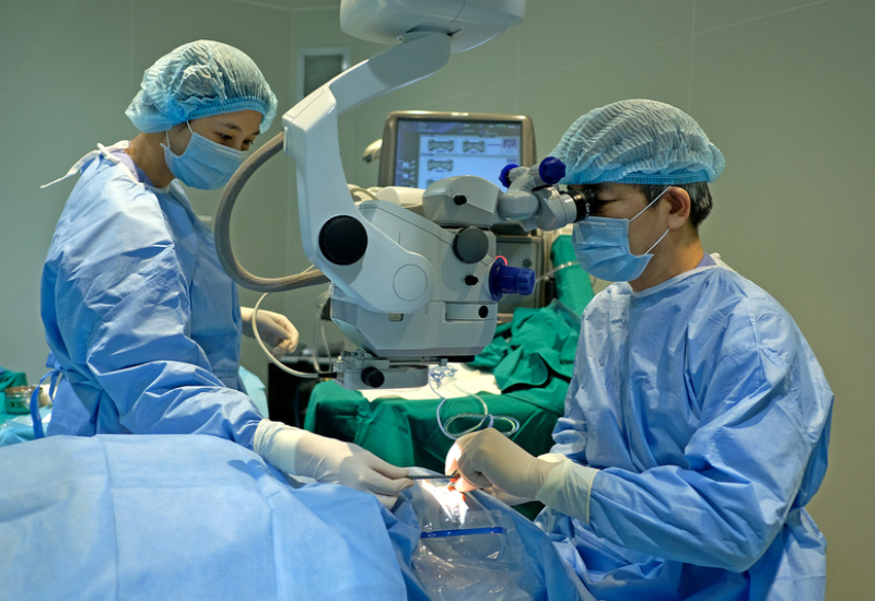 Mổ quặm mắt giúp loại bỏ hoàn toàn cảm giác khó chịu do quặm mắt gây ra và ngăn ngừa biến chứng về sau