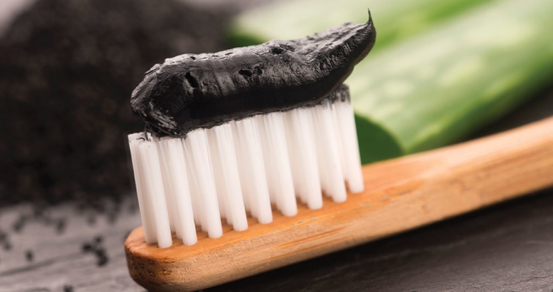 Kem đánh răng than hoạt tính được sử dụng làm trắng răng hiệu quả 