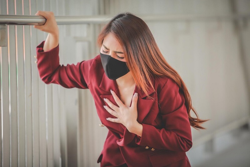 Chóng mặt, đau tức ngực thường là dấu hiệu tụt huyết áp ở người trẻ