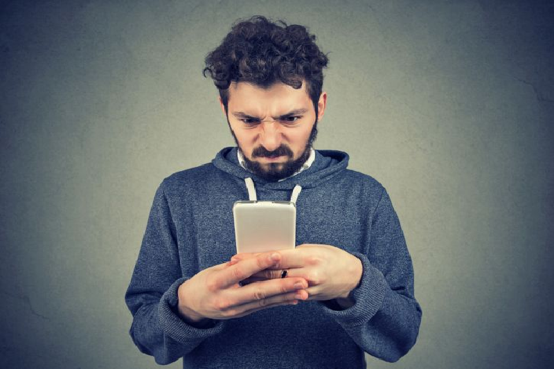 Người bệnh thường thay đổi tâm lý, cảm xúc và rối loạn hành vi.