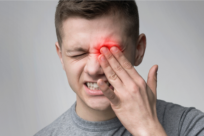 Đau hốc mắt có thể là biểu hiện của nhiều bệnh lý khác nhau, từ đơn giản đến phức tạp, người bệnh cần đến cơ sở y tế để được xử lý kịp thời. 