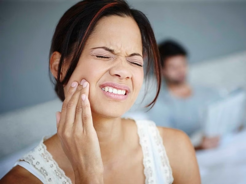 Sâu răng là một trong những nguyên nhân dẫn đến tình trạng răng bị đau khi nhai