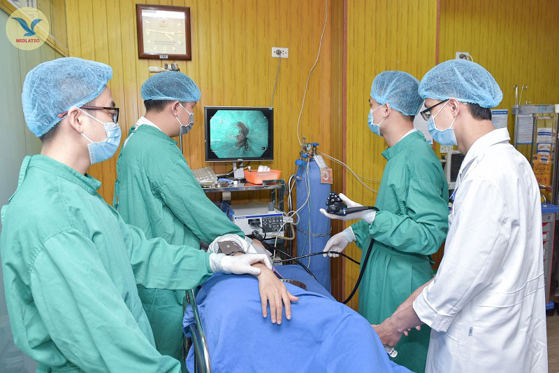 Nội soi thực quản cho phép bác sĩ phát hiện vị trí khối u hoặc vết loét bất thường