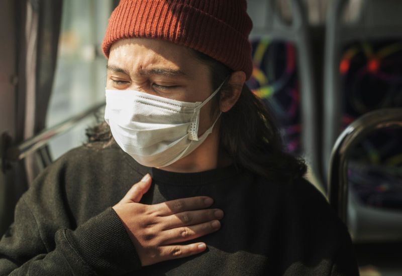 Suy hô hấp gây tắc nghẽn đường thở, khó thở, thở nhanh và thở gấp
