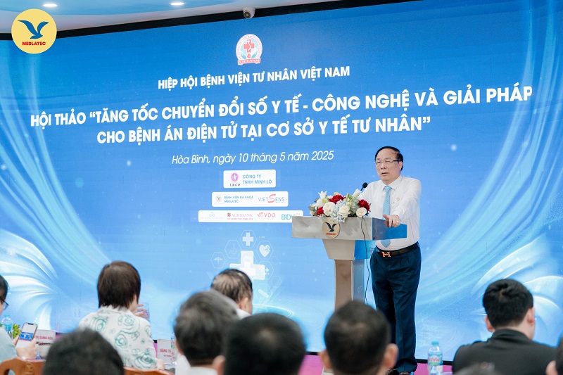Giáo sư, Viện sĩ Nguyễn Văn Đệ - Chủ tịch Hiệp hội Bệnh viện tư nhân Việt Nam phát biểu tại Hội thảo 