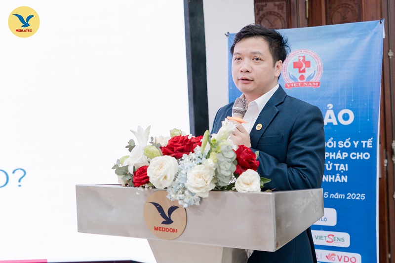 ThS.BSNT Đào Danh Vĩnh – Giám đốc Trung tâm Chẩn đoán hình ảnh MEDLATEC trình bày bài tham luận về chuyển đổi số chẩn đoán hình ảnh tại Hội thảo 