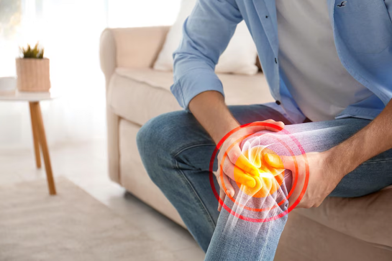 Bệnh nhân sau nhiễm trùng tiết niệu có dấu hiệu viêm khớp phản ứng