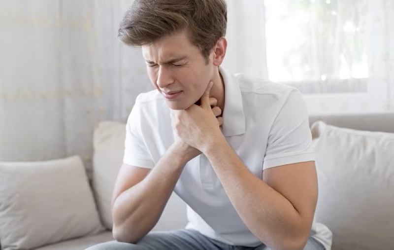 Cẩn trọng với dấu hiệu đau họng kéo dài 