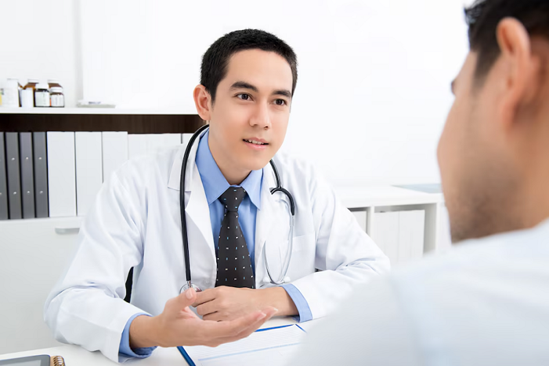 Người bệnh được bác sĩ tư vấn kỹ lưỡng về phác đồ xạ trị ung thư tiền liệt tuyến