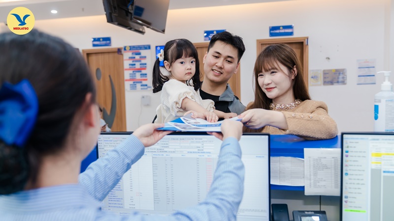 Cha mẹ nên chủ động đưa trẻ đi khám nếu phát hiện con có những biểu hiện khác thường