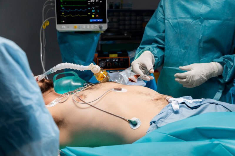 Thông khí xâm lấn có thể được chỉ định trong các trường hợp suy hô hấp do cơn hen ác tính